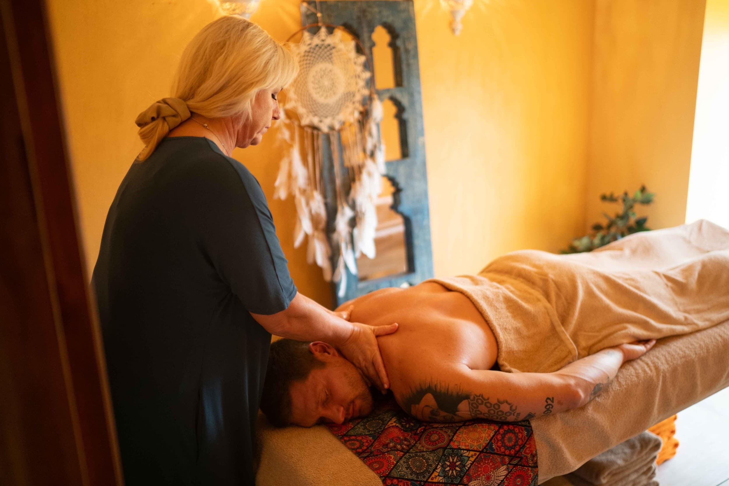 Poilsis ir masažai SPA erdvėje DVIEM | Laisvalaikio Dovanos