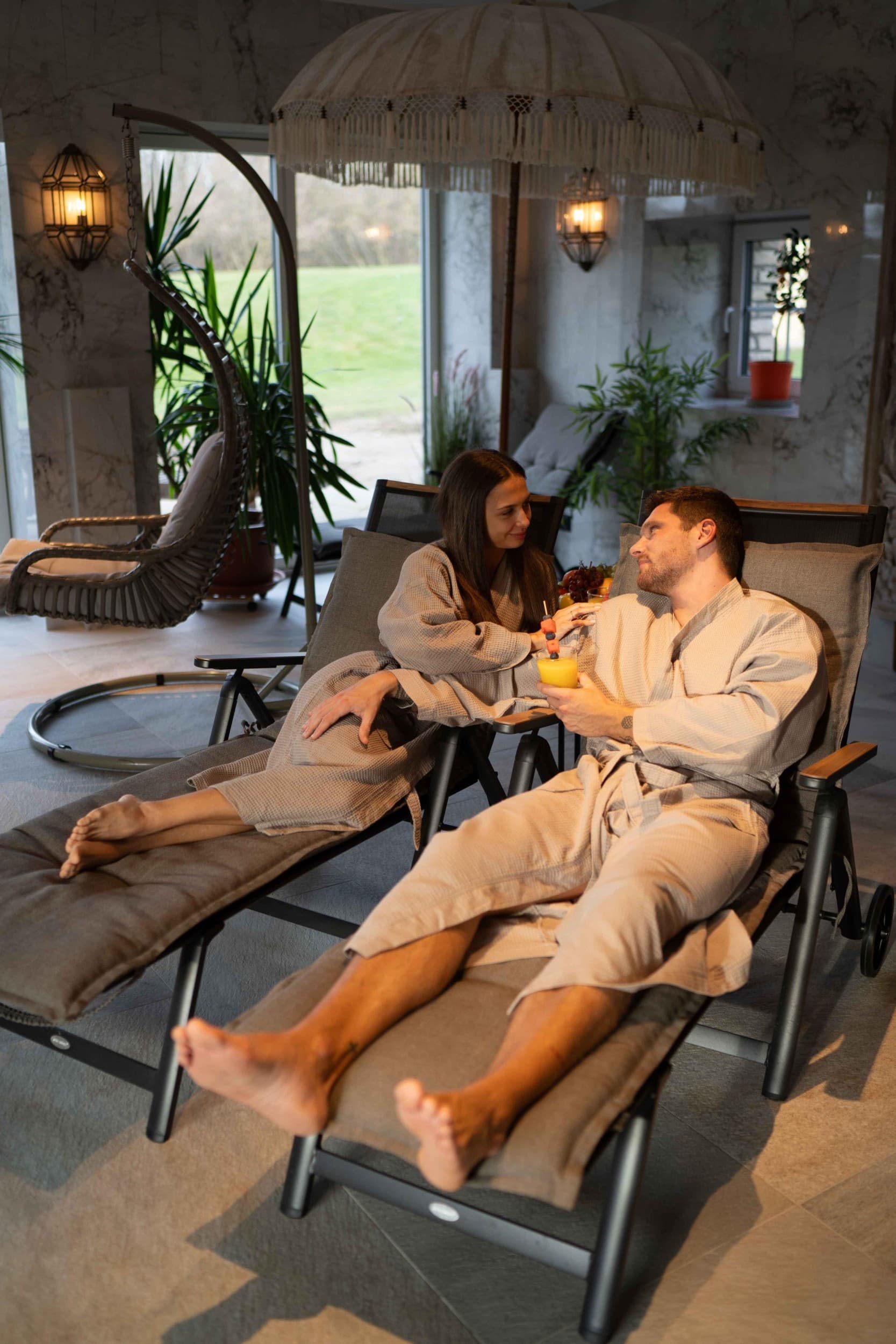 Poilsis ir masažai SPA erdvėje DVIEM | Laisvalaikio Dovanos