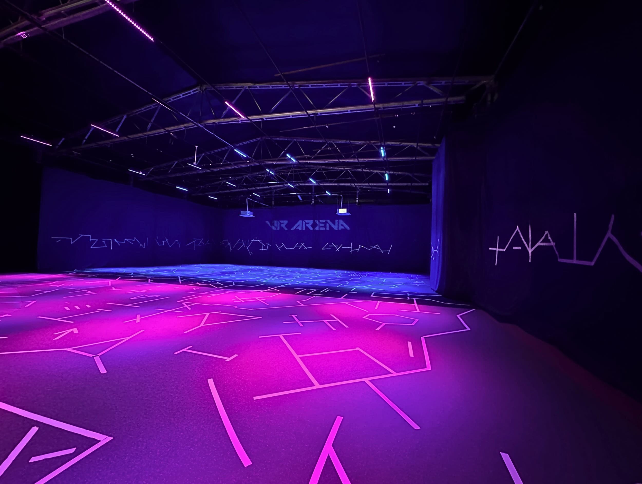 „VR ARENA“ komandinė pramoga Vilniuje (30 min.) | Laisvalaikio Dovanos
