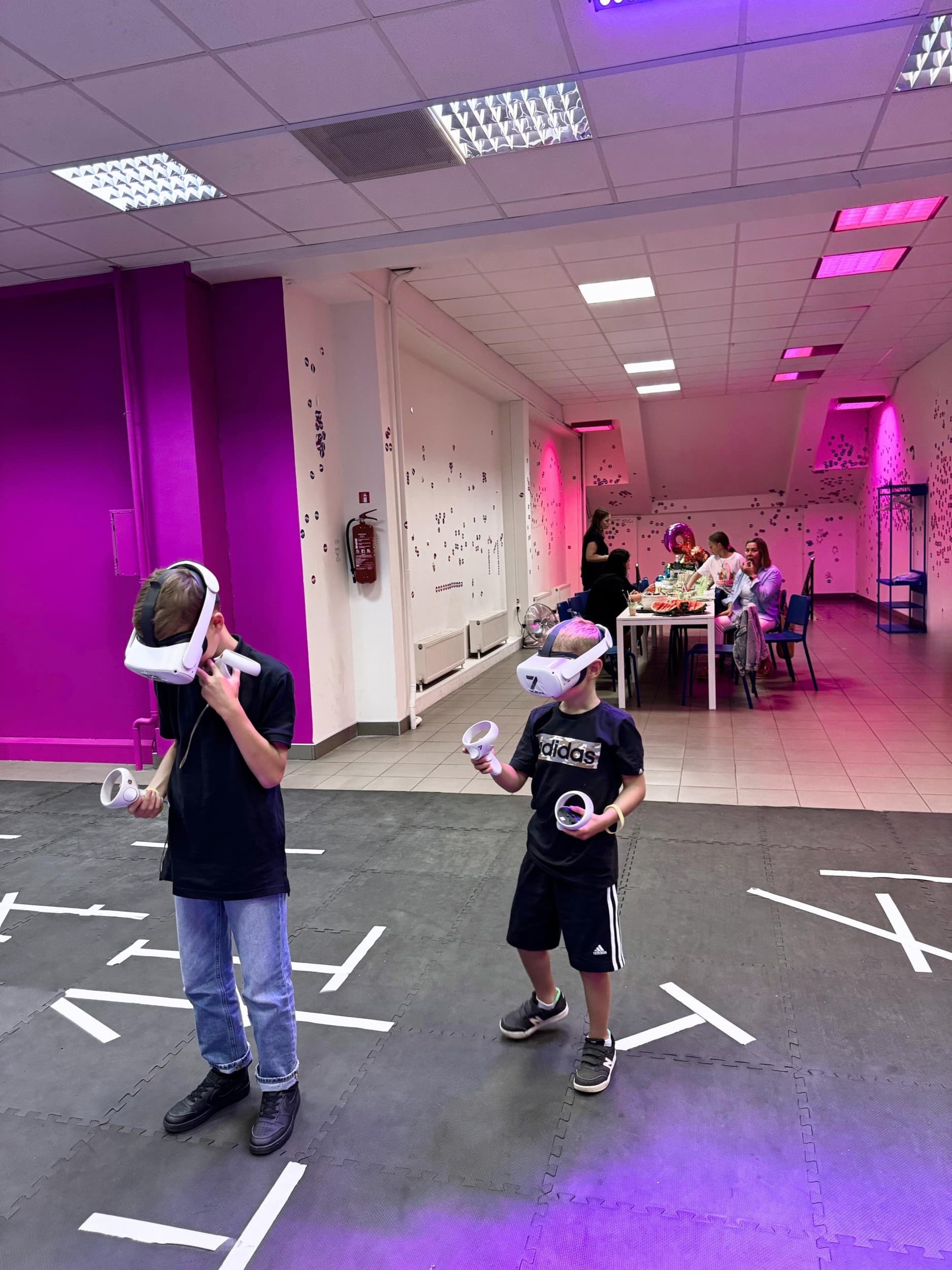 „VR ARENA“ komandinė pramoga Šiauliuose (30 min.) | Laisvalaikio Dovanos