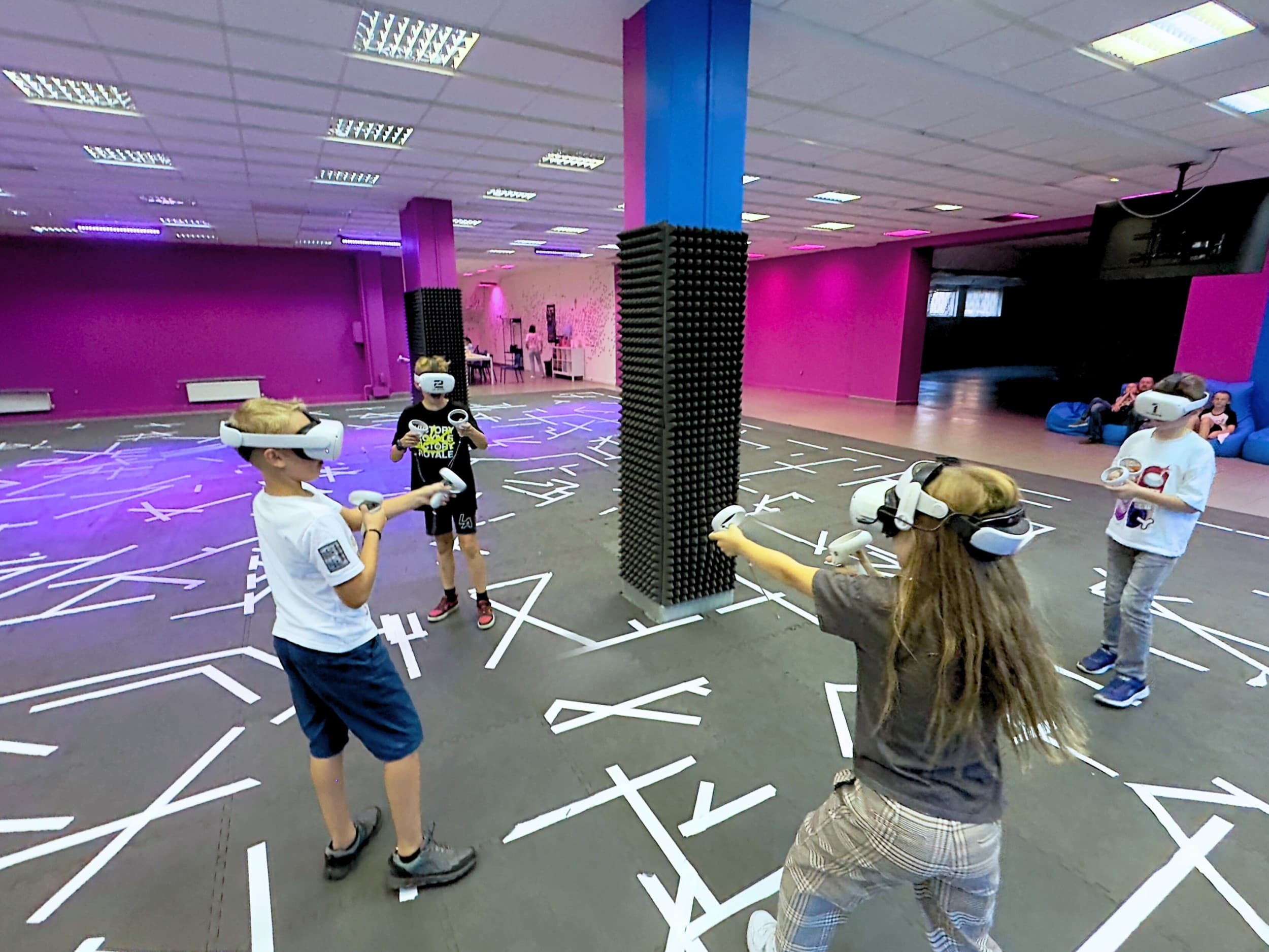 „VR ARENA“ komandinė pramoga Šiauliuose (30 min.) | Laisvalaikio Dovanos