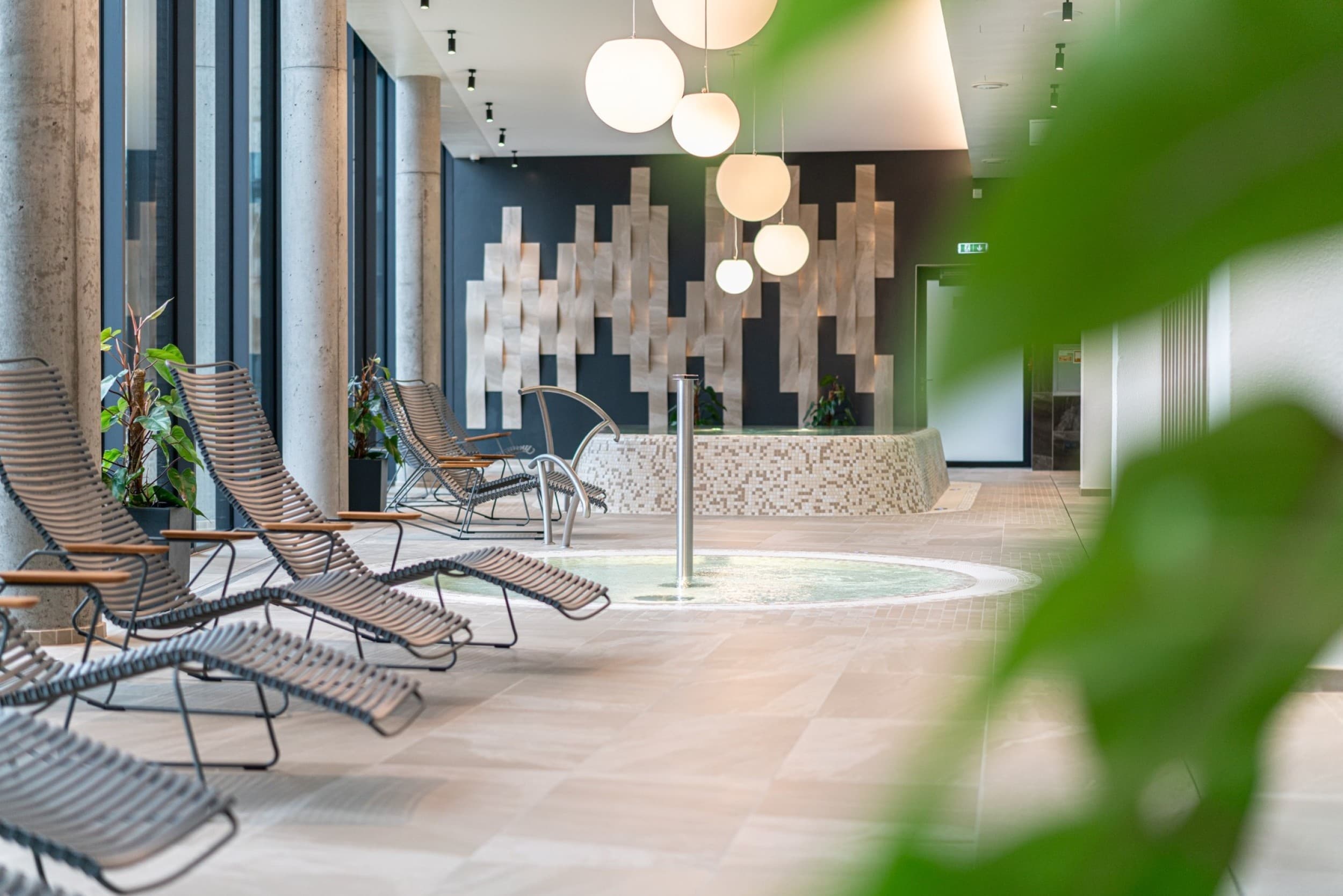 Poilsis SPA „Aušra“ baseino ir pirčių erdvėje su „Stimawell“ nugaros masažu | Laisvalaikio Dovanos
