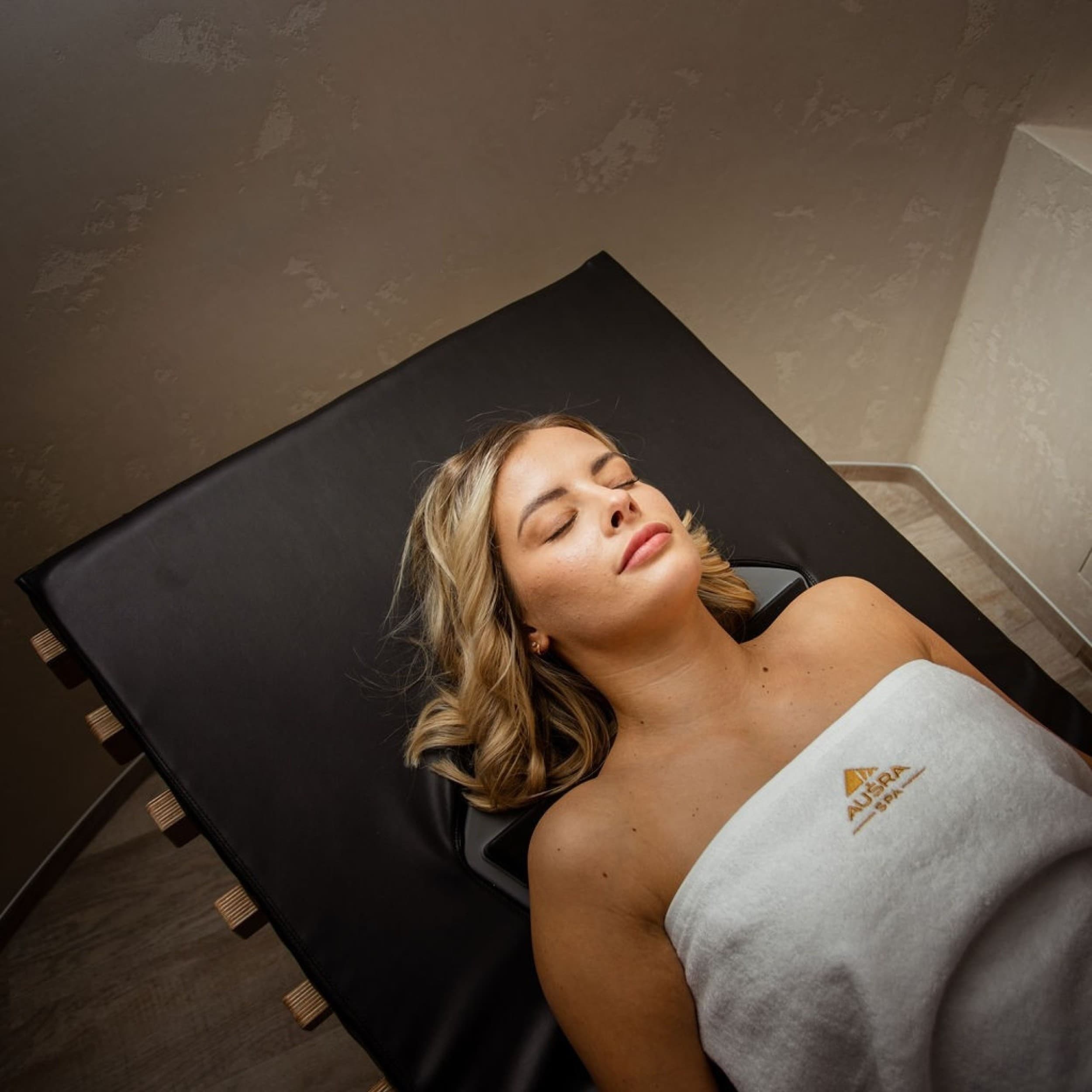 Poilsis SPA „Aušra“ baseino ir pirčių erdvėje su „Stimawell“ nugaros masažu | Laisvalaikio Dovanos