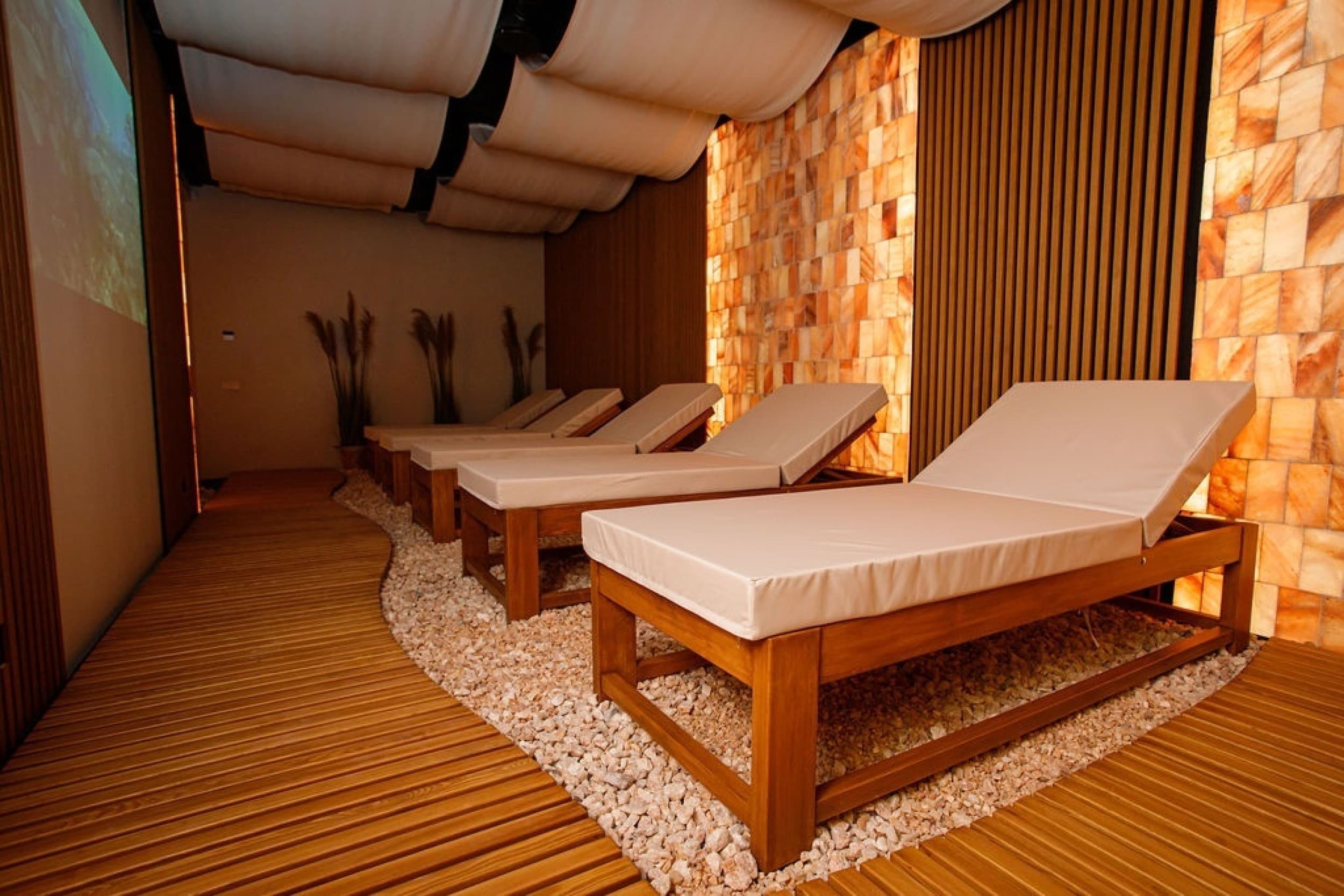 Poilsis baseino ir pirčių erdvėje SPA „Aušra“ su masažu DVIEM | Laisvalaikio Dovanos