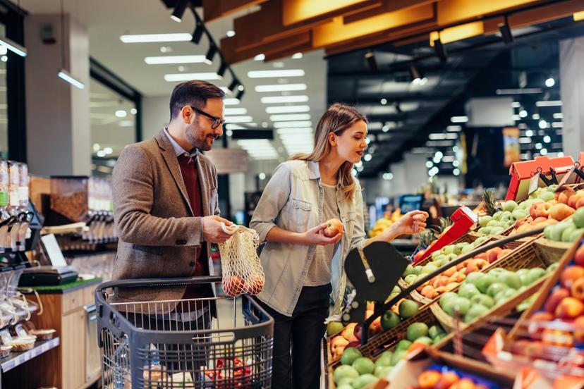 Apsipirkimas maisto prekių parduotuvėje su dietistu
