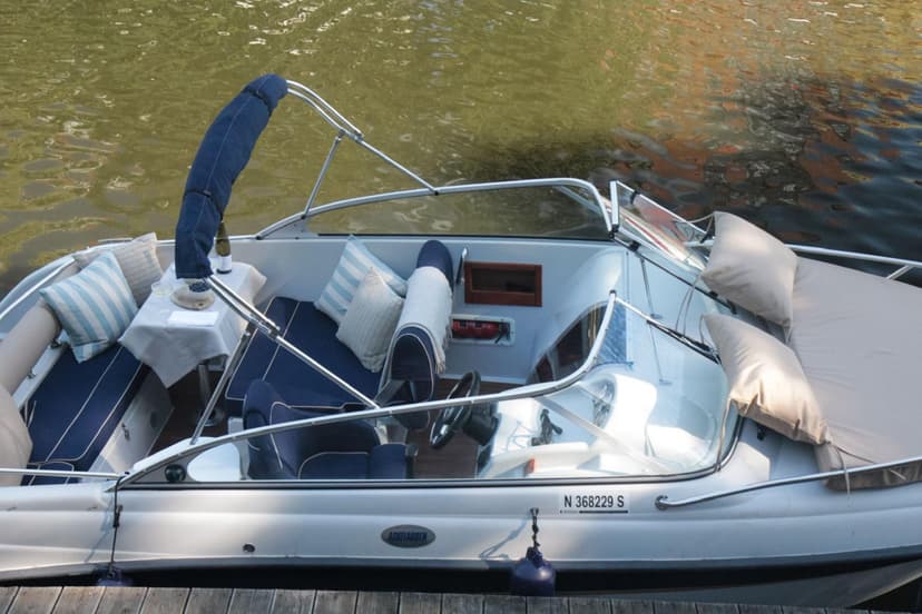 Greitaeigio katerio „Vellamo“ nuoma be kapitono (2 val.)