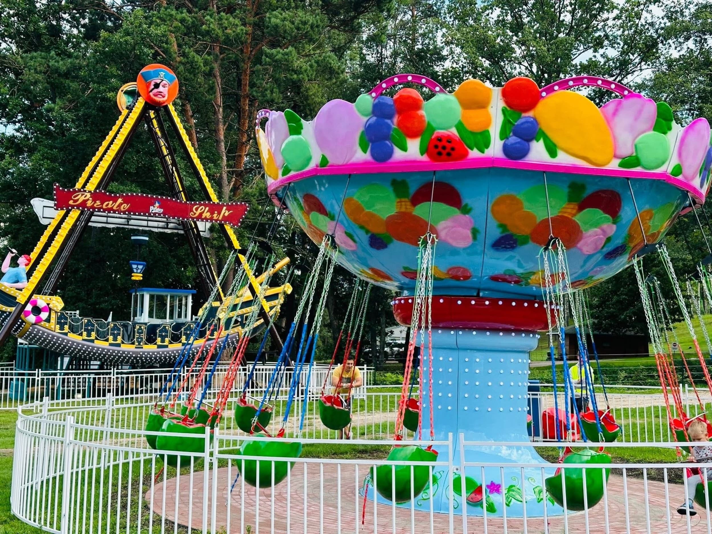 Pramogos, laipynės ir skrydis per Nemuną pramogų parke „Tarzanija“ DVIEM
