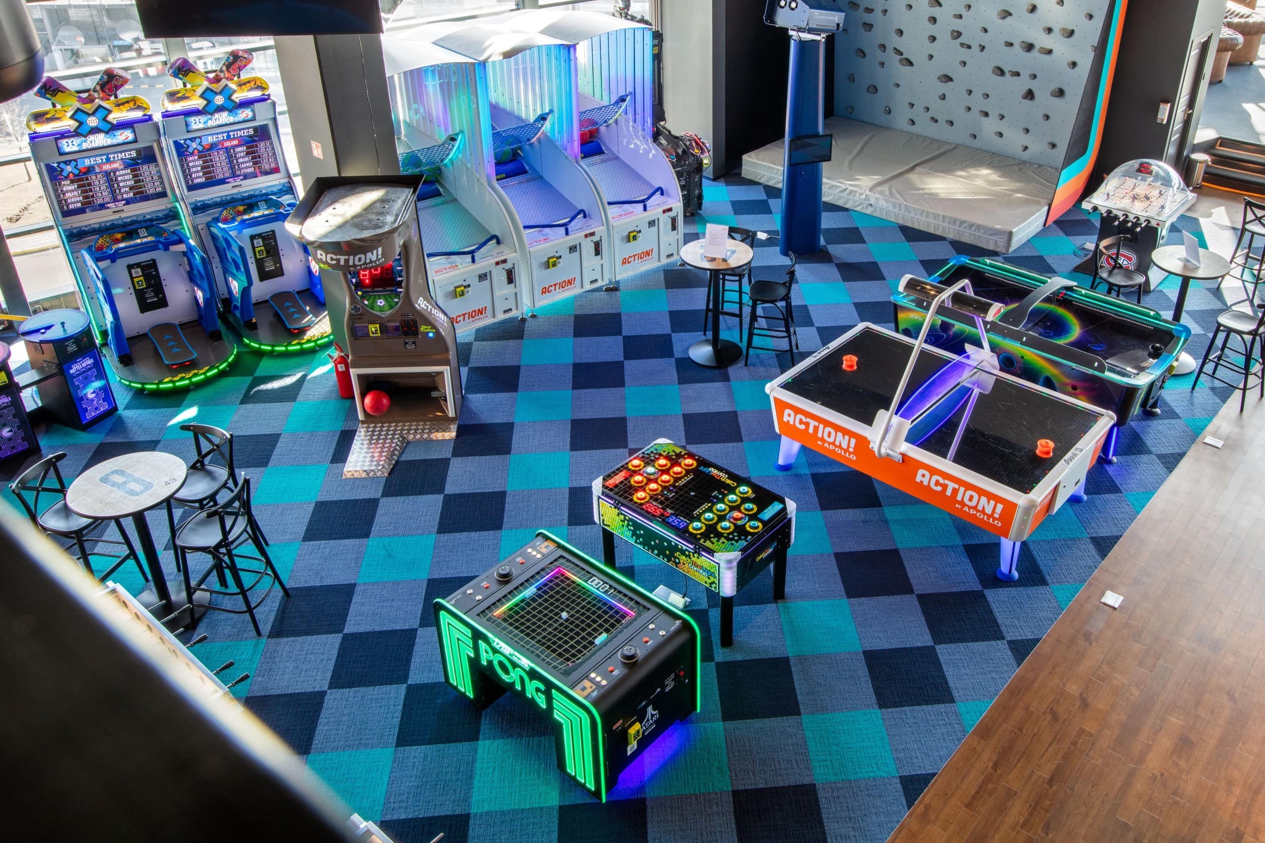 Boulingas ir „Arcade“ žaidimai pramogų centre „ACTION! by Apollo“ | Laisvalaikio Dovanos