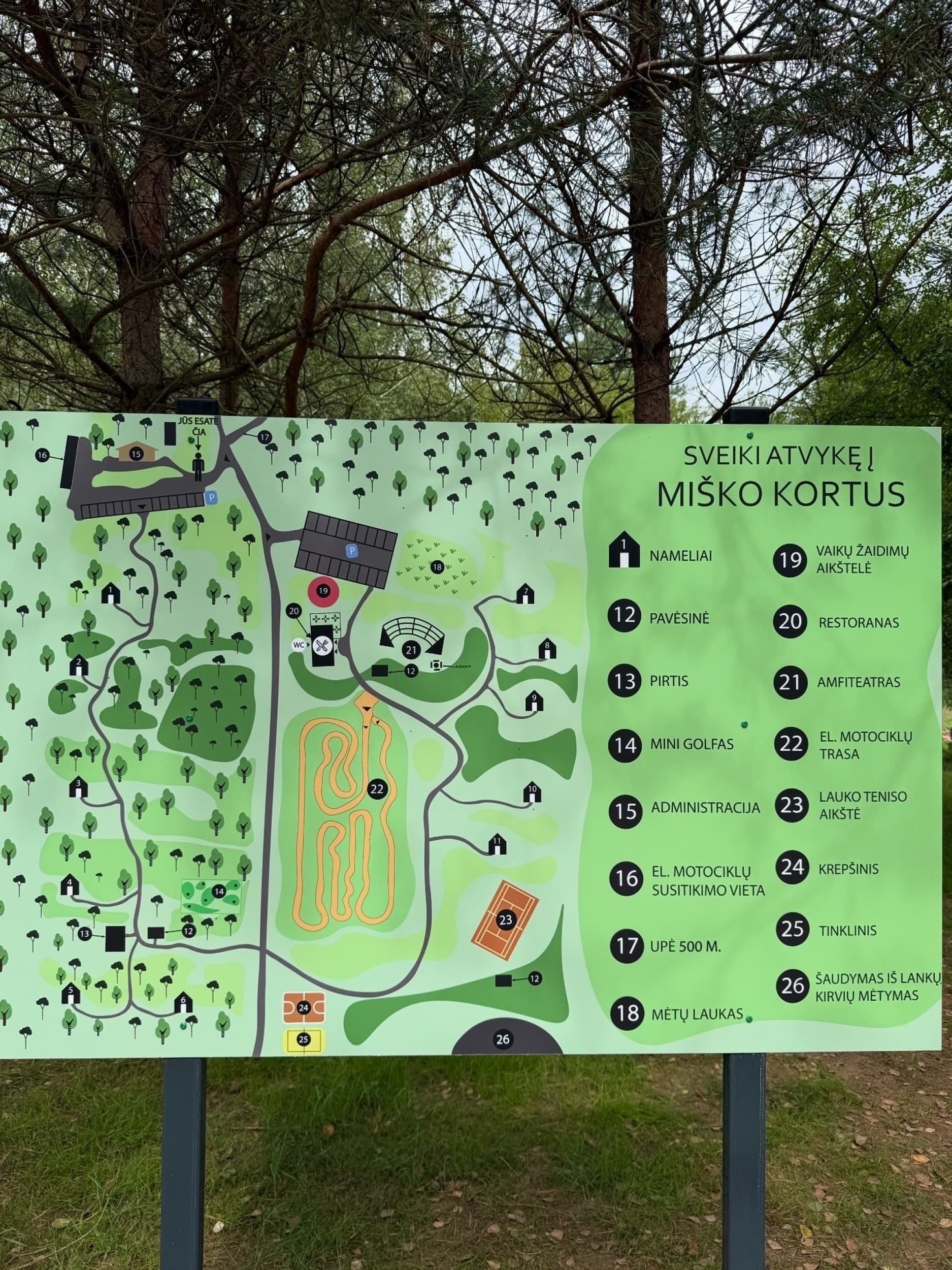 Nakties poilsis „Miško kortai“ namelyje su atskiru miegamuoju 3 asm.