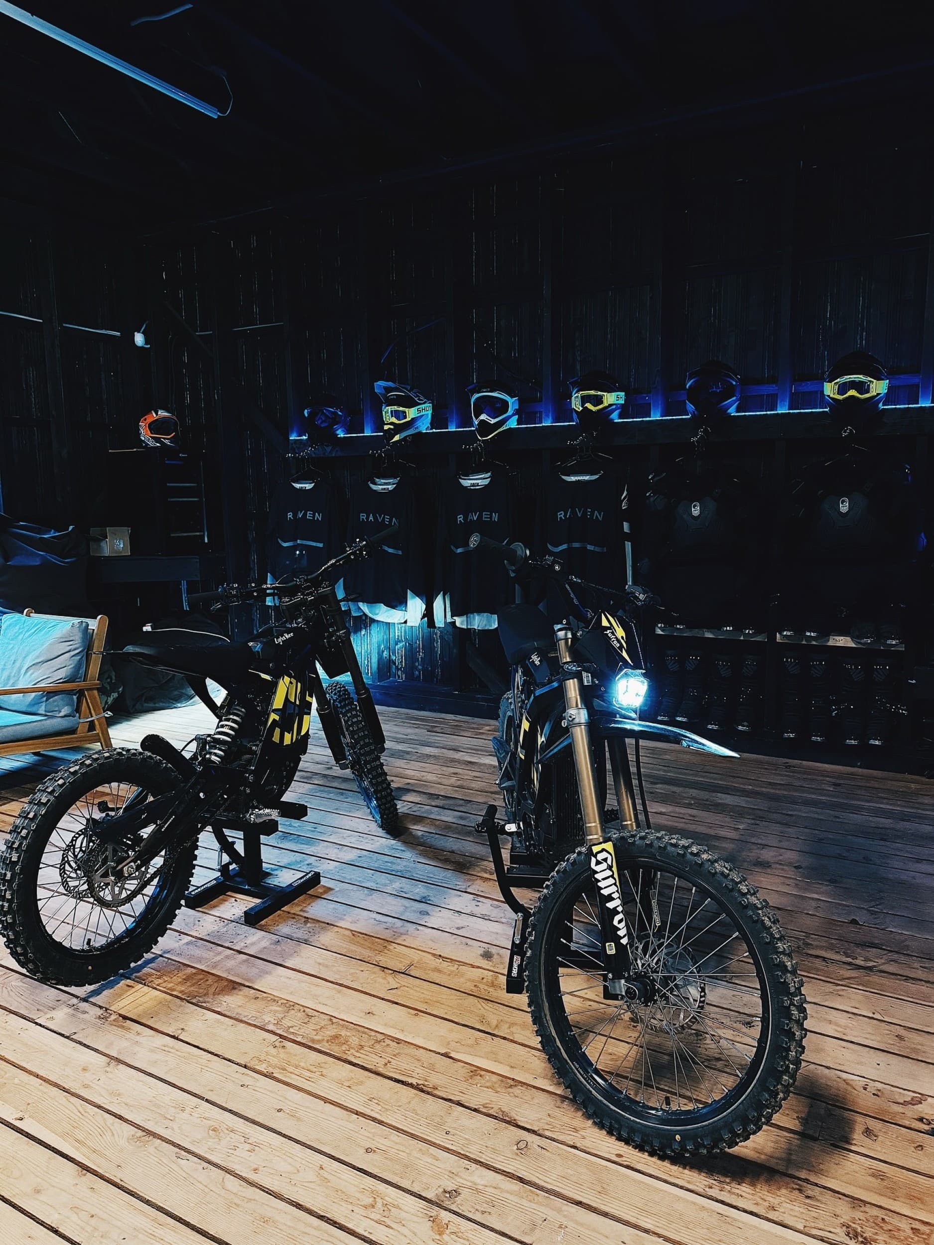 Pasivažinėjimas elektriniais motociklais su instruktoriumi (20 min.) | Laisvalaikio Dovanos