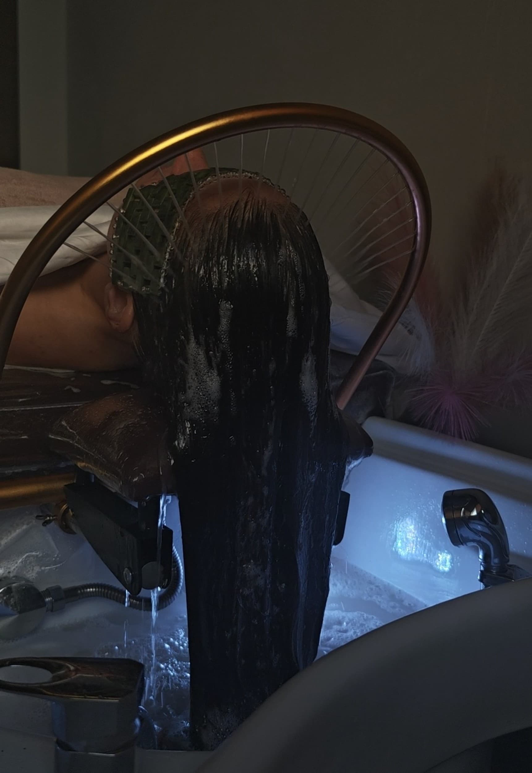 Japoniškas galvos SPA ritualas grožio studijoje „ZiZi Beauty Hub“