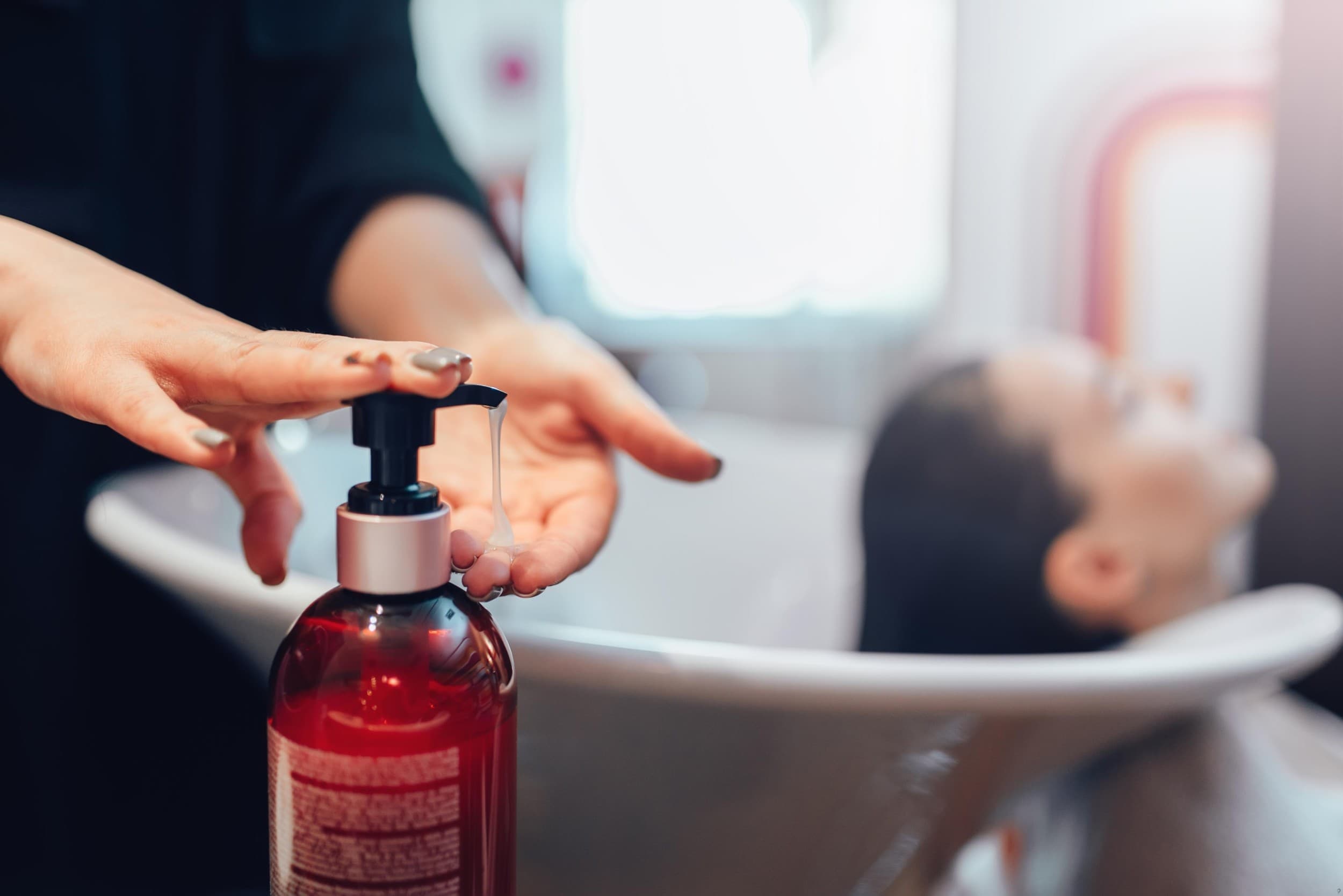 „Anti-hair loss“ procedūra grožio studijoje „ZiZi Beauty Hub“
