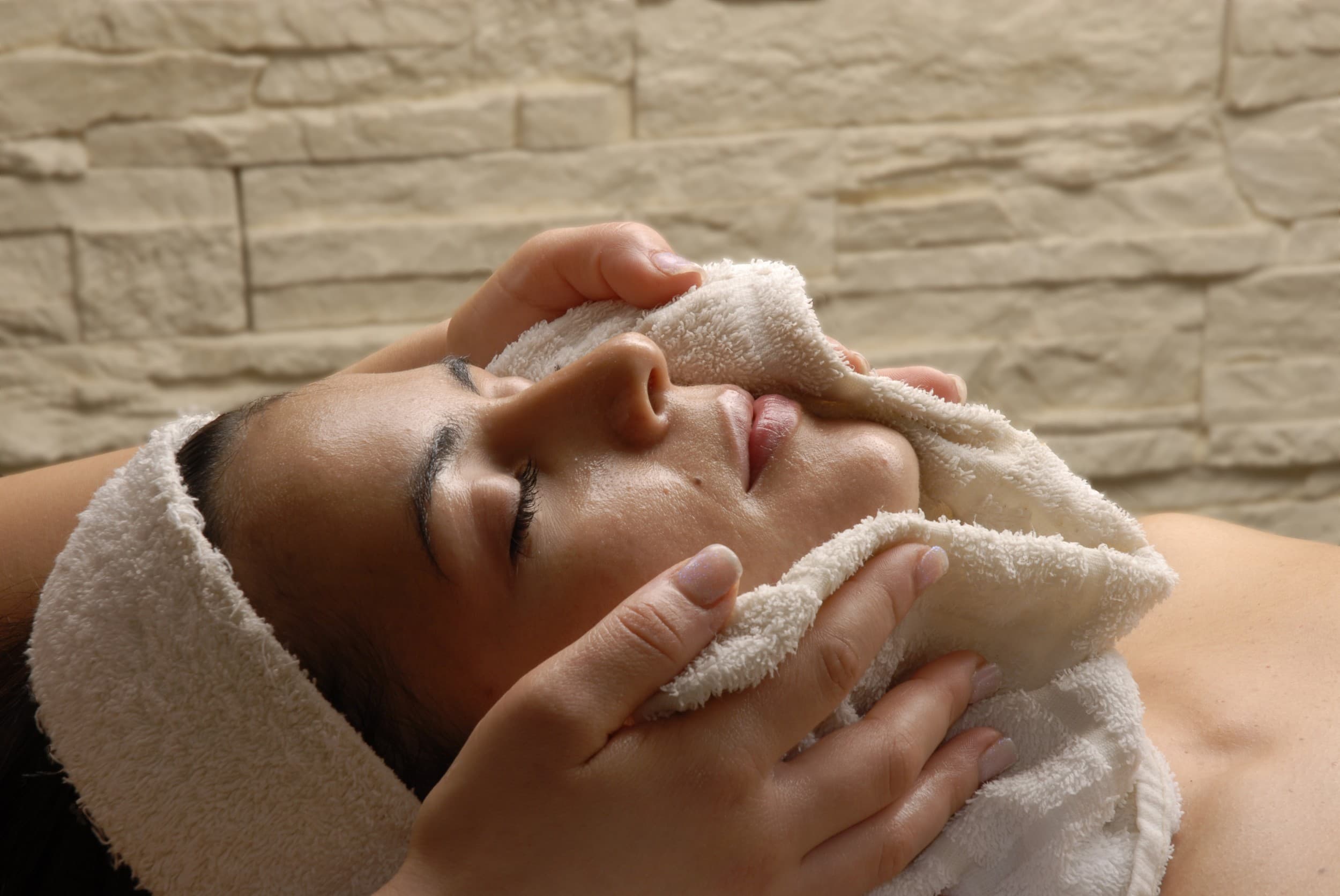 „Anti-hair loss“ procedūra grožio studijoje „ZiZi Beauty Hub“