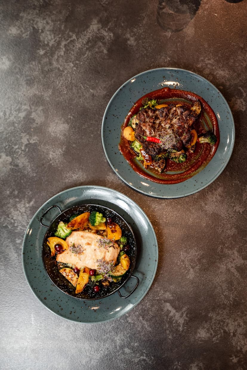 Degustacinė 4 patiekalų vakarienė restorane „Perkūno stalas“ dviem