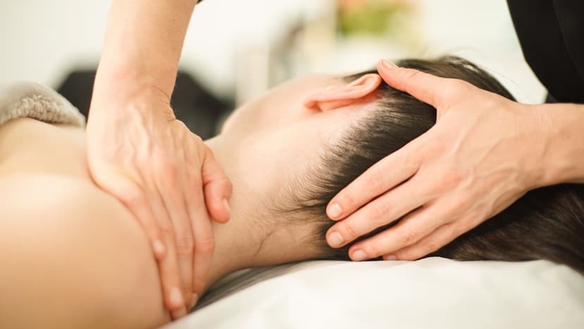 Klasikinis veido masažas su plaštakų ir galvos masažu