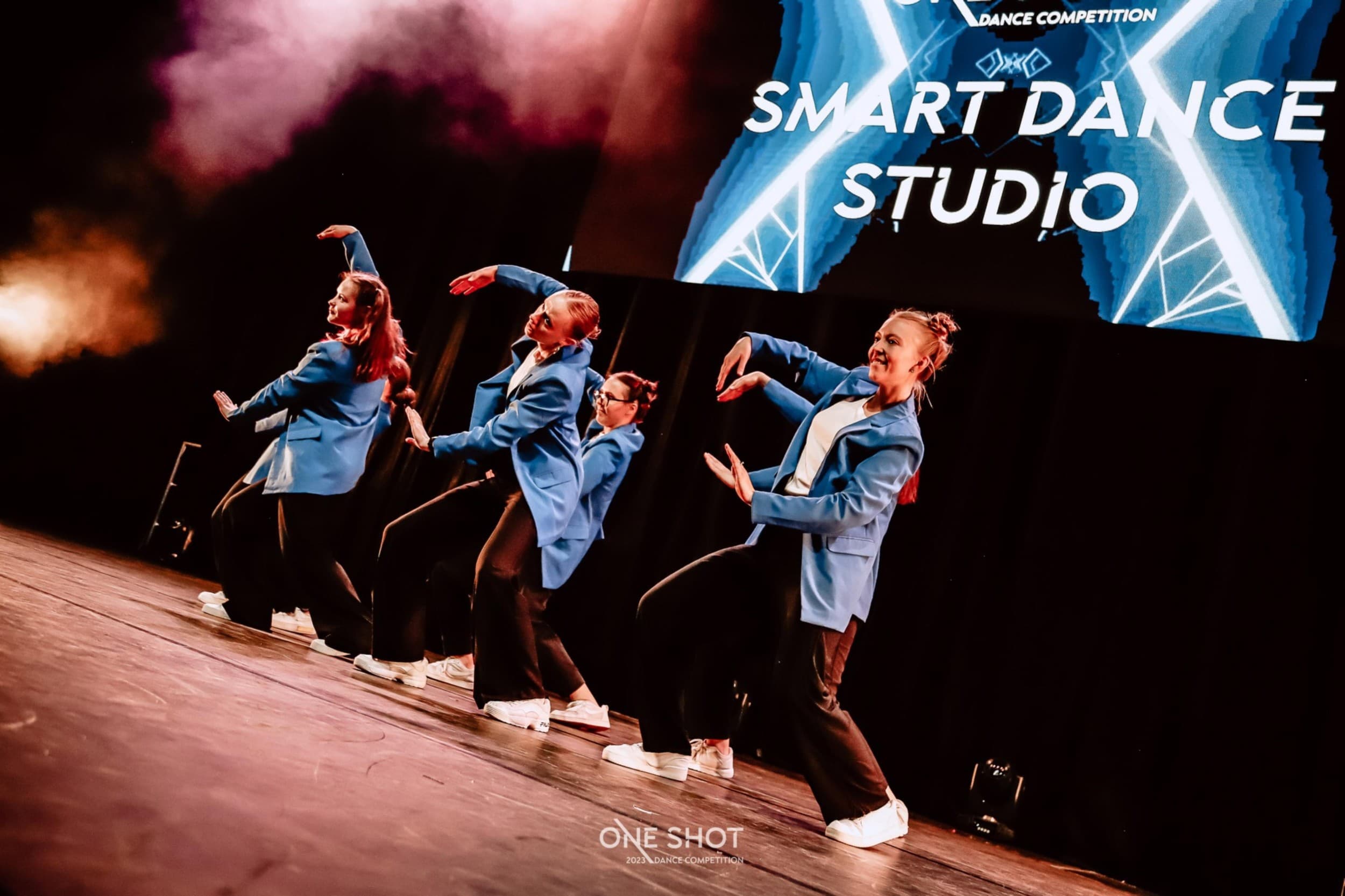 Šventinė pamoka šokių studijoje SMART 11-15 asm.