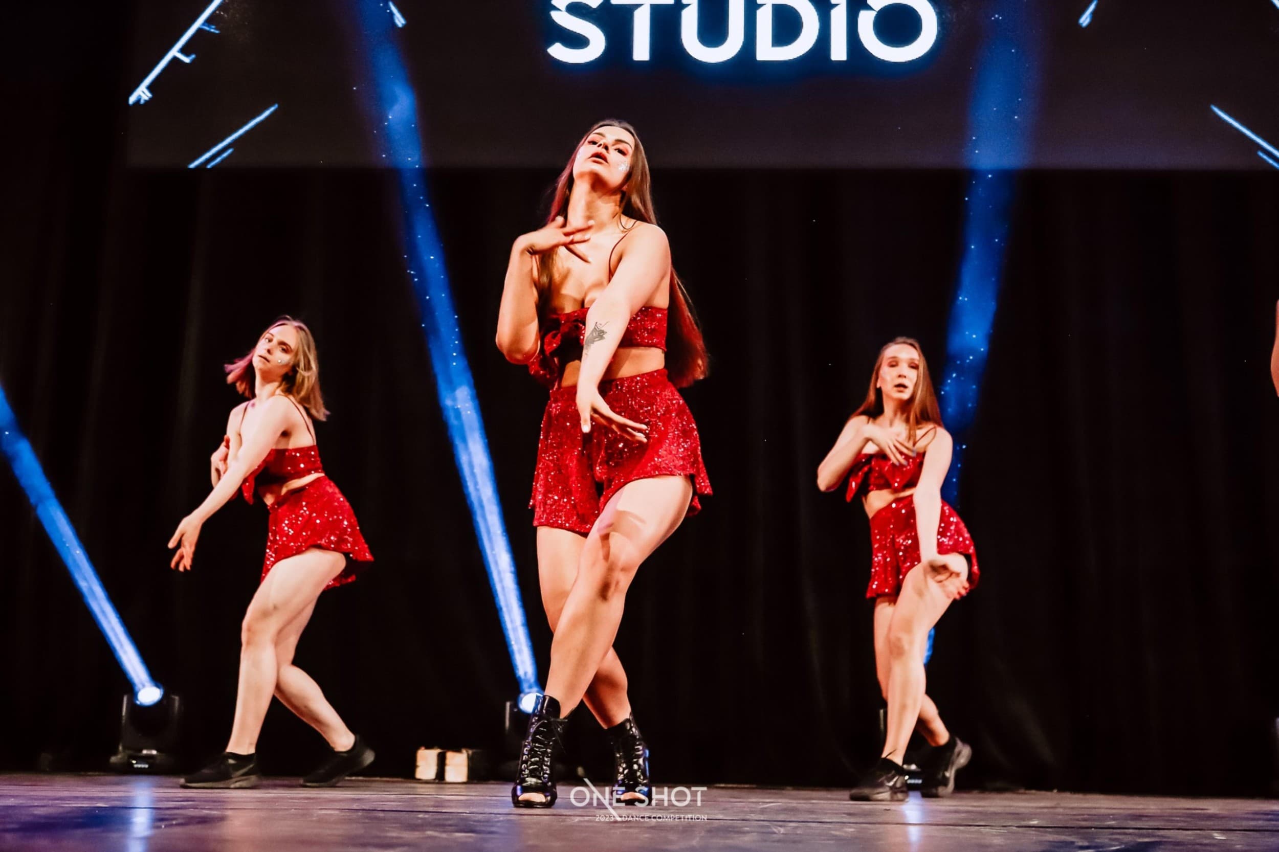 Šventinė pamoka šokių studijoje SMART 11-15 asm.