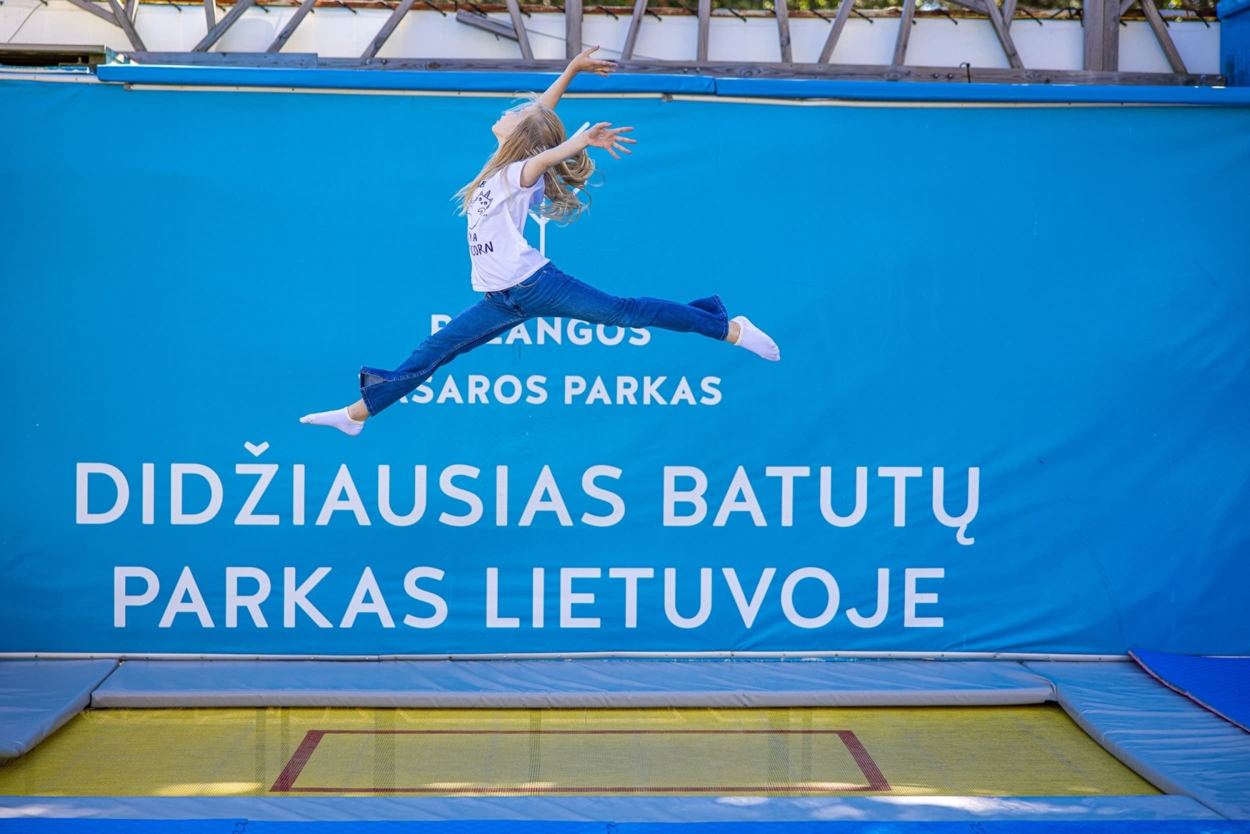 Pramogos su batutais ir iššūkių trasa „Ninja Warrior“ (1 val.) | Laisvalaikio Dovanos