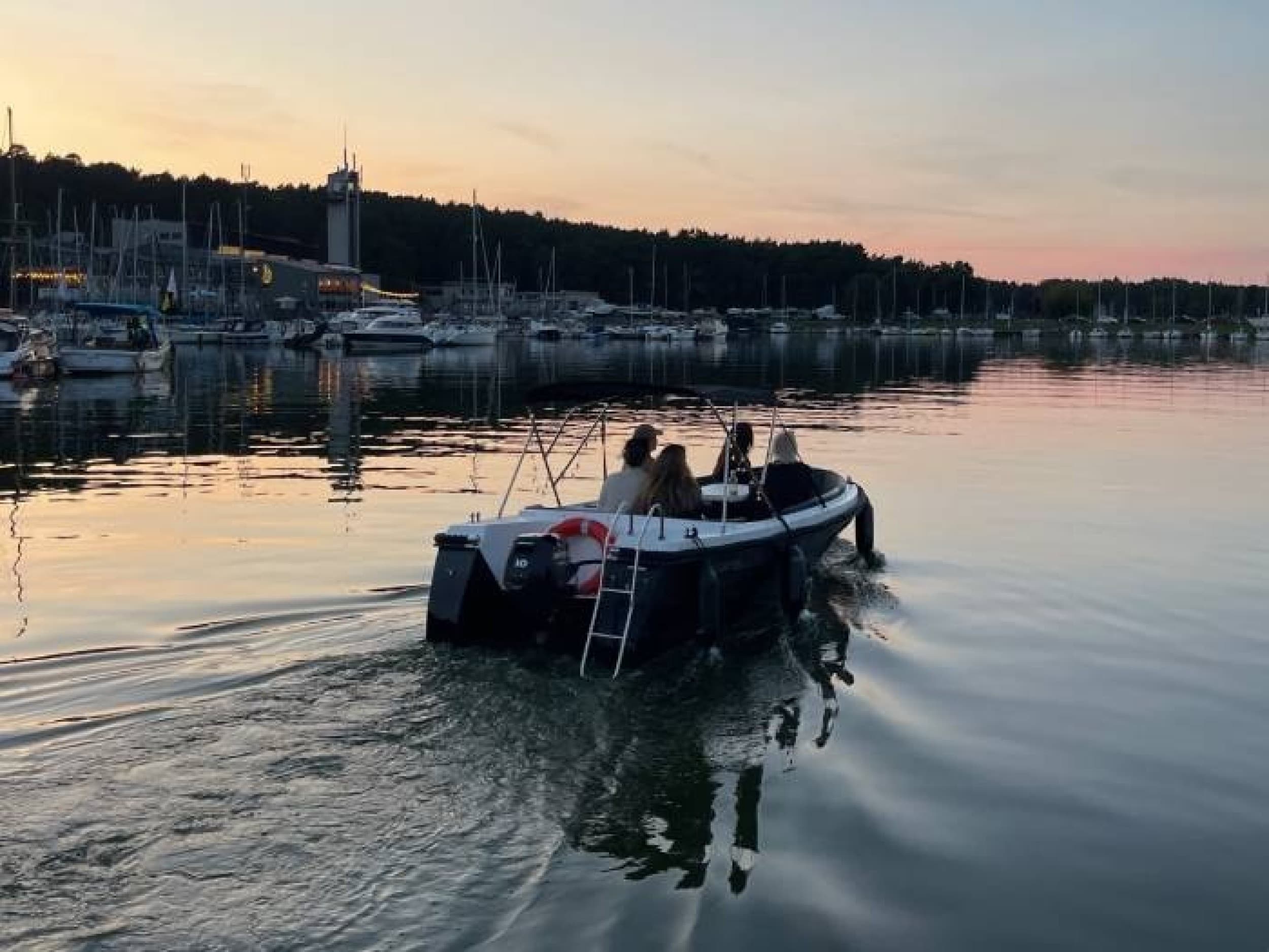 Savarankiškas plaukimas kateriu „Royal time“ (4 val.) | Laisvalaikio Dovanos