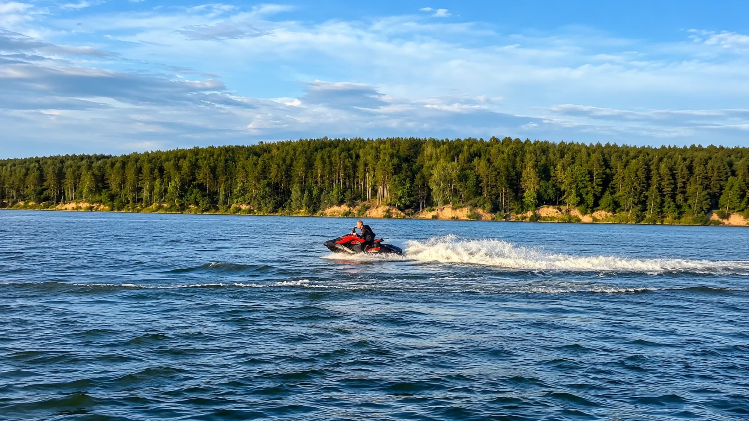 Plaukimas kateriu ir vandens motociklu Kauno mariose | Laisvalaikio Dovanos