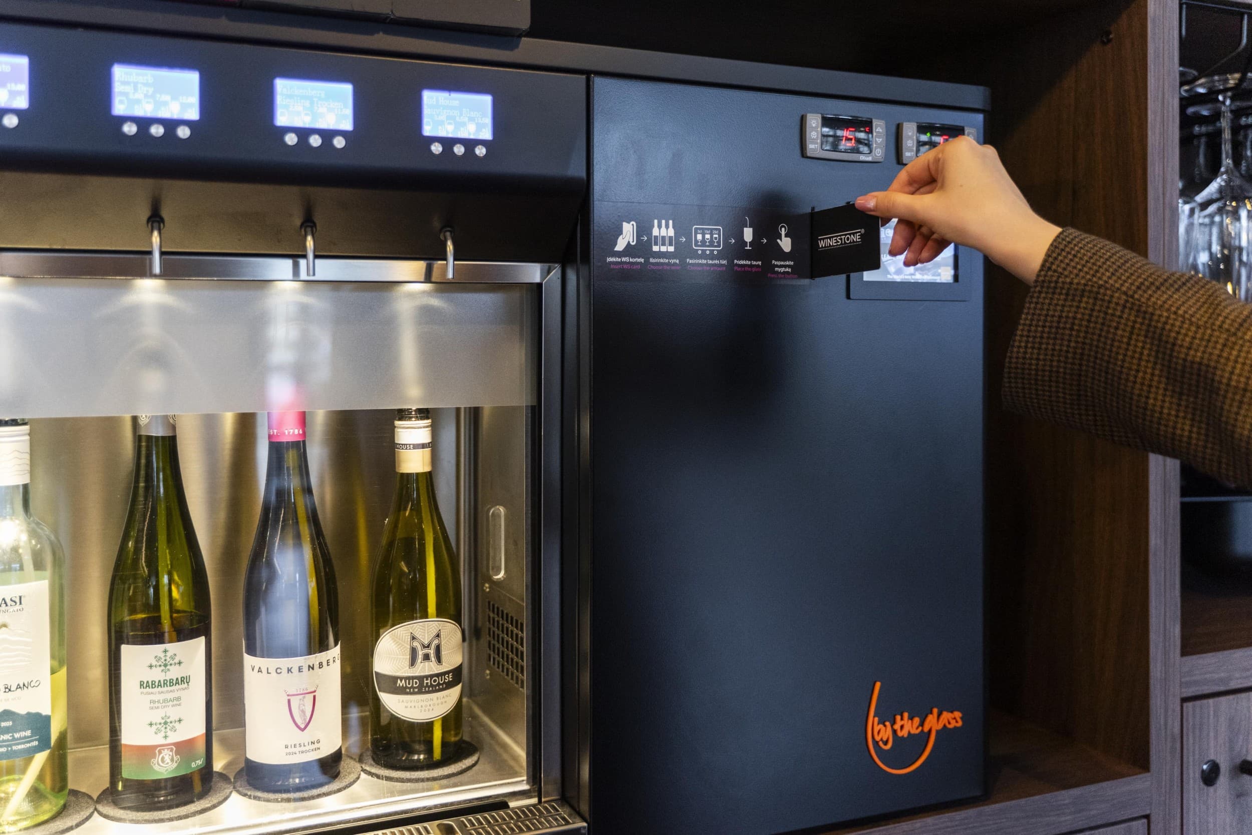 Savarankiška vyno degustacija su užkandžiais dviem „WINESTONE Vilnius“