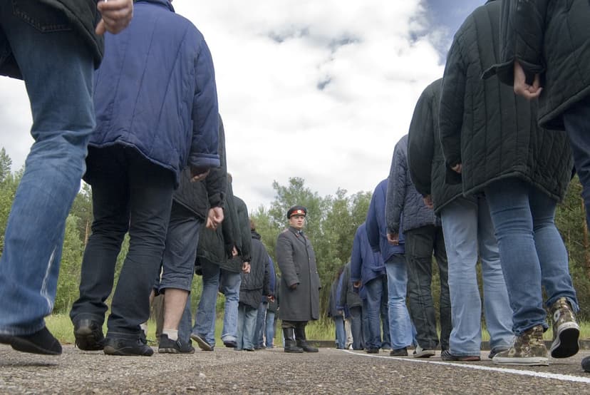 Išgyvenimo drama 1984-ųjų bunkeryje dviem