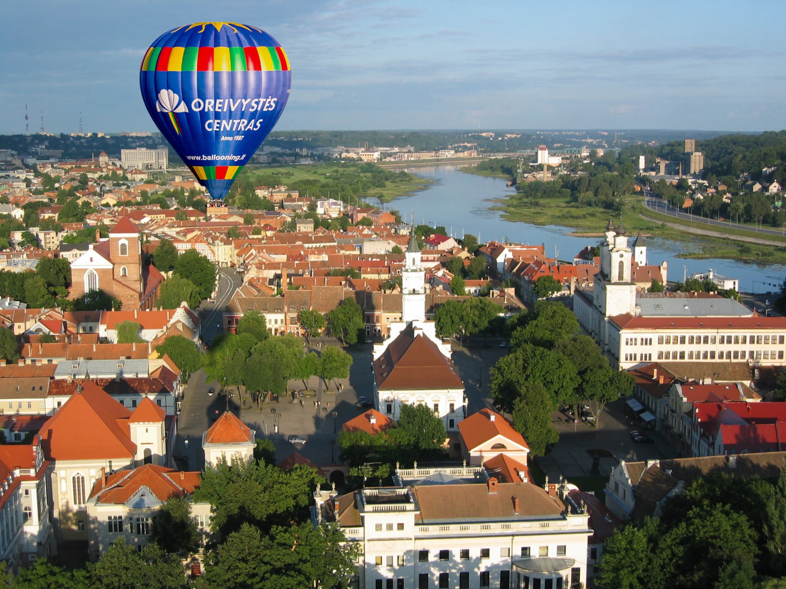 Skrydis oro balionu virš Kauno su „Oreivystės centru – Ballooning.lt“ | Laisvalaikio Dovanos
