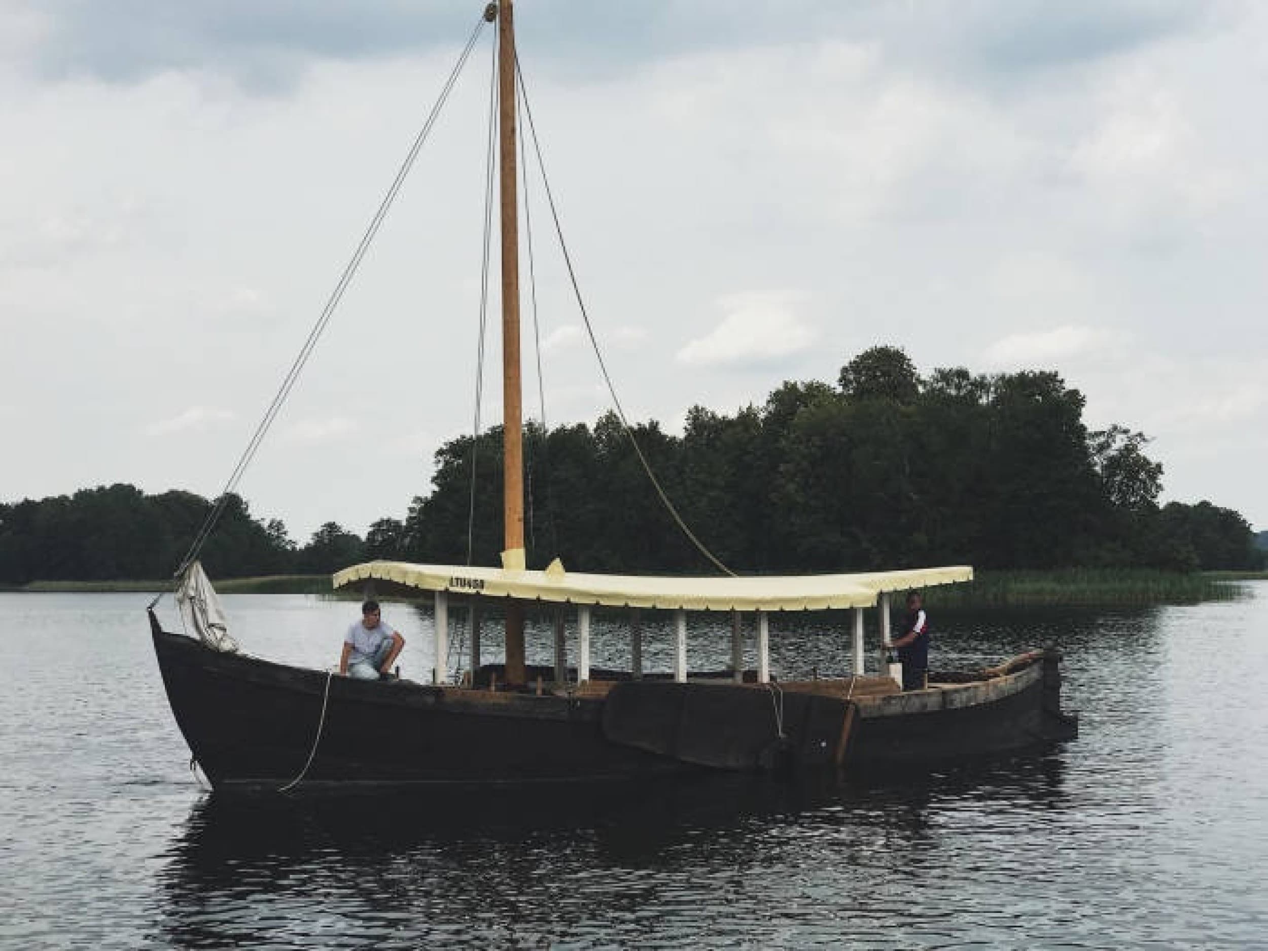 Apžvalginė kelionė laivu „Nepažinti Trakai“ šeimai | Laisvalaikio Dovanos