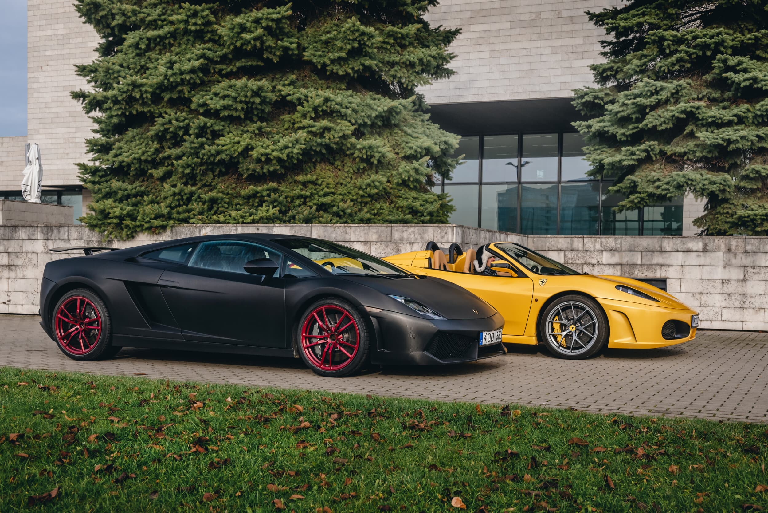 Pasivažinėjimas Ferrari arba Lamborghini miesto gatvėse | Laisvalaikio Dovanos