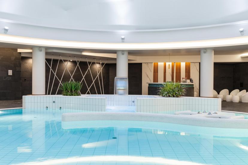Atpalaiduojantis poilsis baseinų ir pirčių erdvėje „Vytautas Mineral SPA“ DVIEM