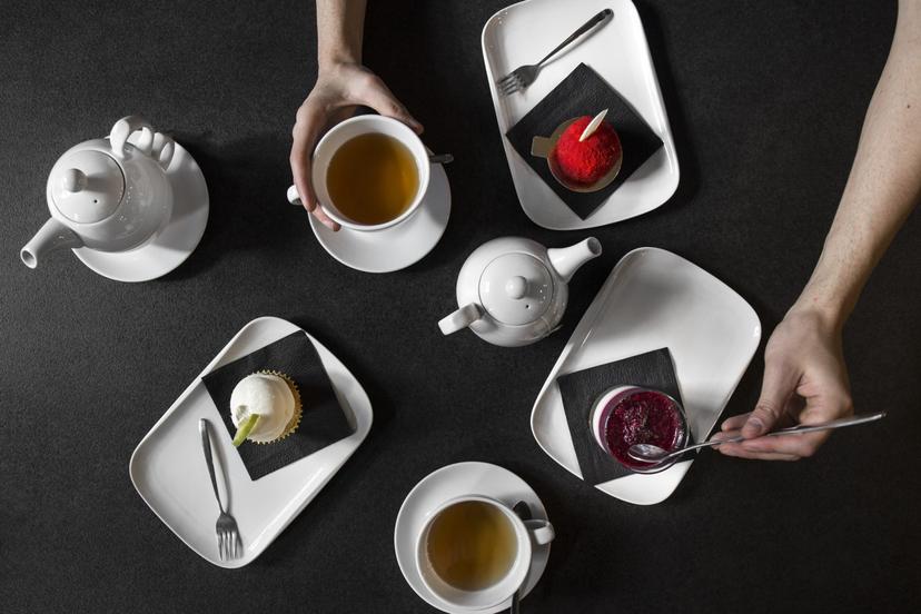 Gardi valandėlė dviem desertinėje „Liu“