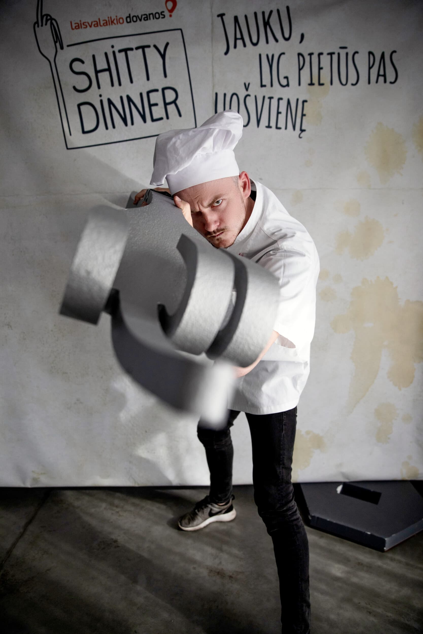Komiškas šou ir vakarienė „Shitty Dinner“ Vilniuje 1 asm. | Laisvalaikio Dovanos