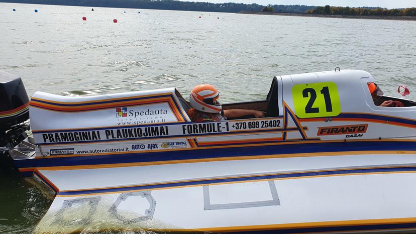 Ekstremalus plaukimas vandens formule Kauno mariose