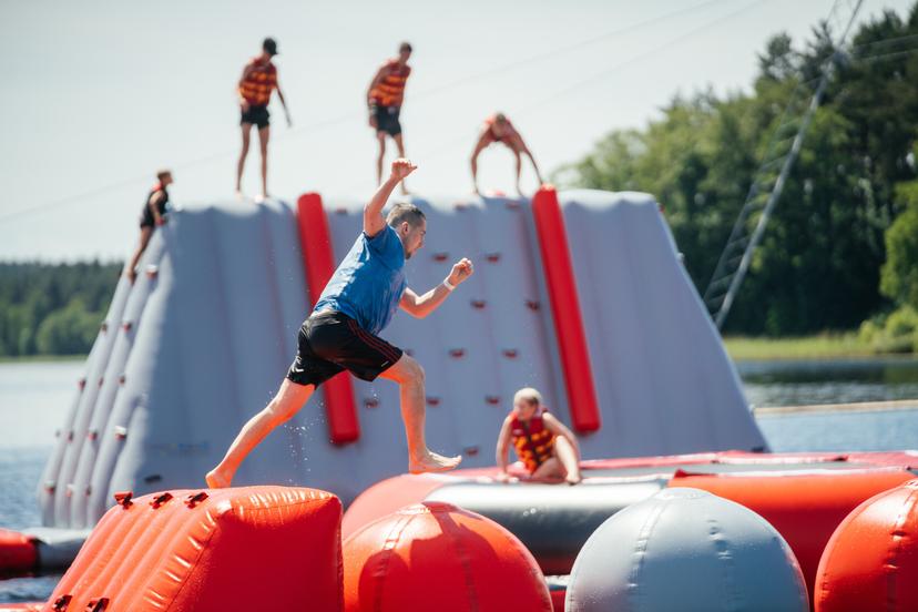 Apsilankymas vandens batutų parke „Water Inn“ trims