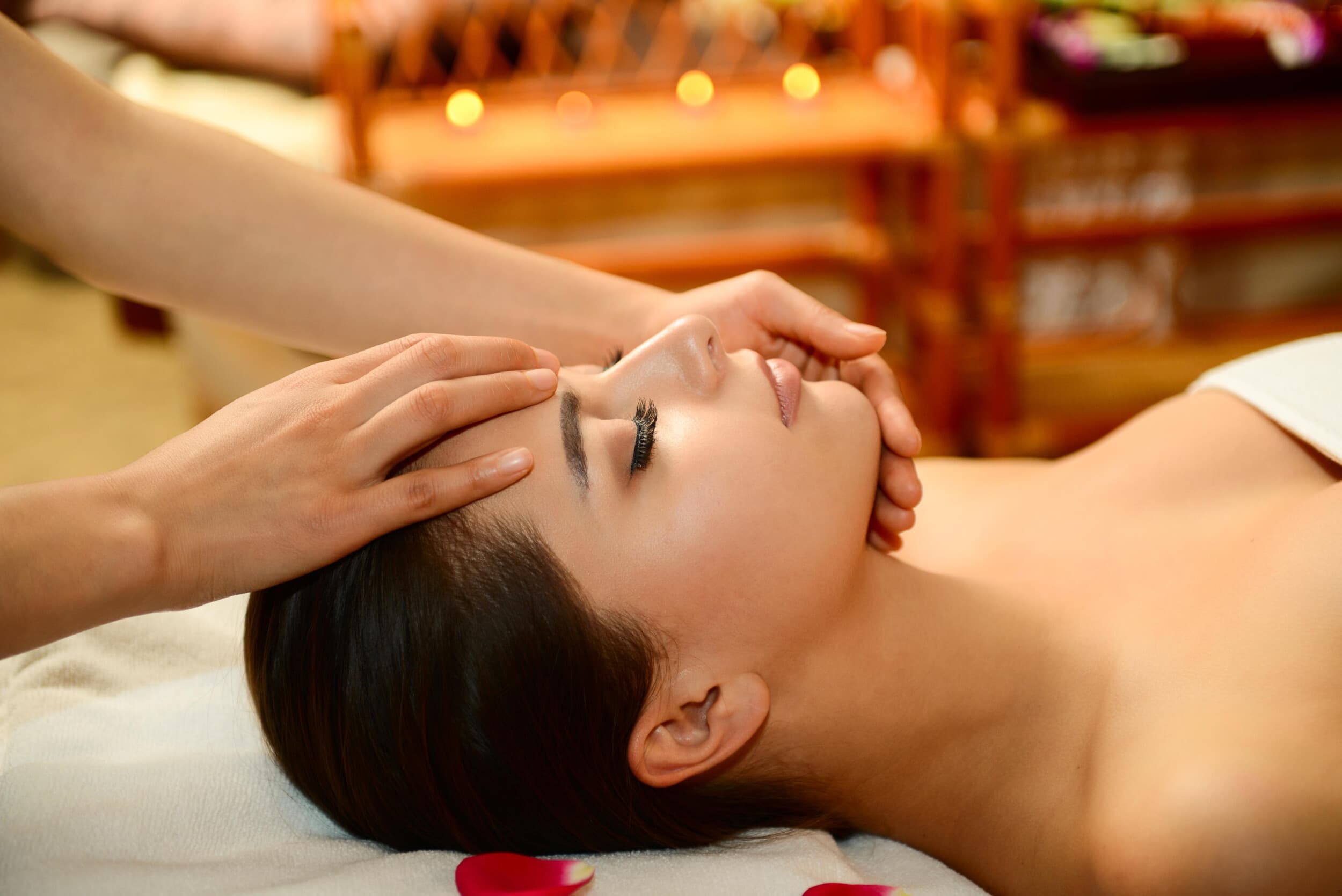 Taškinis tailandietiškas „Shiatsu“ veido ir galvos masažas | Laisvalaikio Dovanos