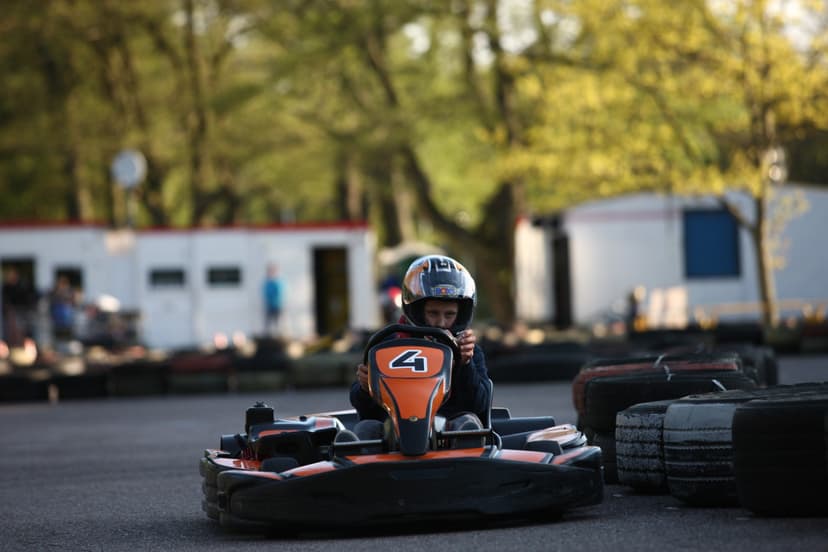 Pasivažinėjimas kartingais 1-4 asmenims „Gokartas“ kartodrome