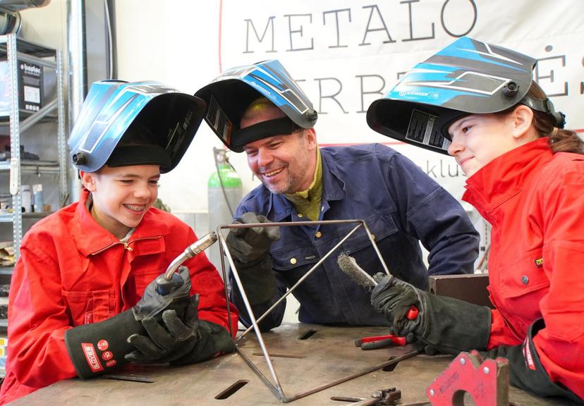 Eksperimentuokite ir kurkite su „Atviromis metalo dirbtuvėmis“