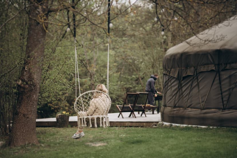 Dvi nakvynės VasaRojus „Jurtoje“ dviem