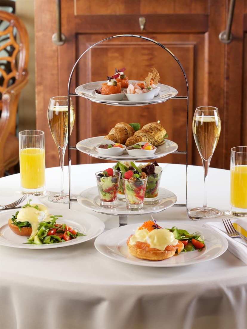 Vėlyvieji savaitgalio pusryčiai bare „California Bar & Restaurant“ vienam