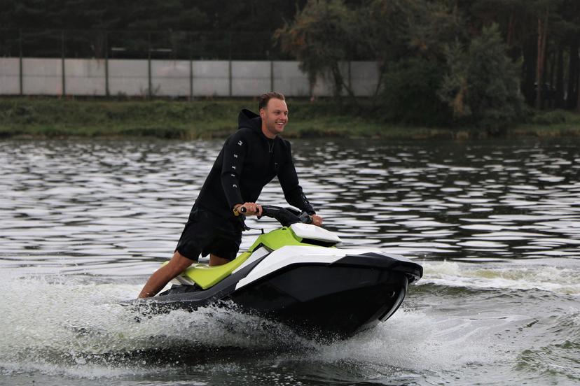 Skriekite vandens motociklu (15 min.)