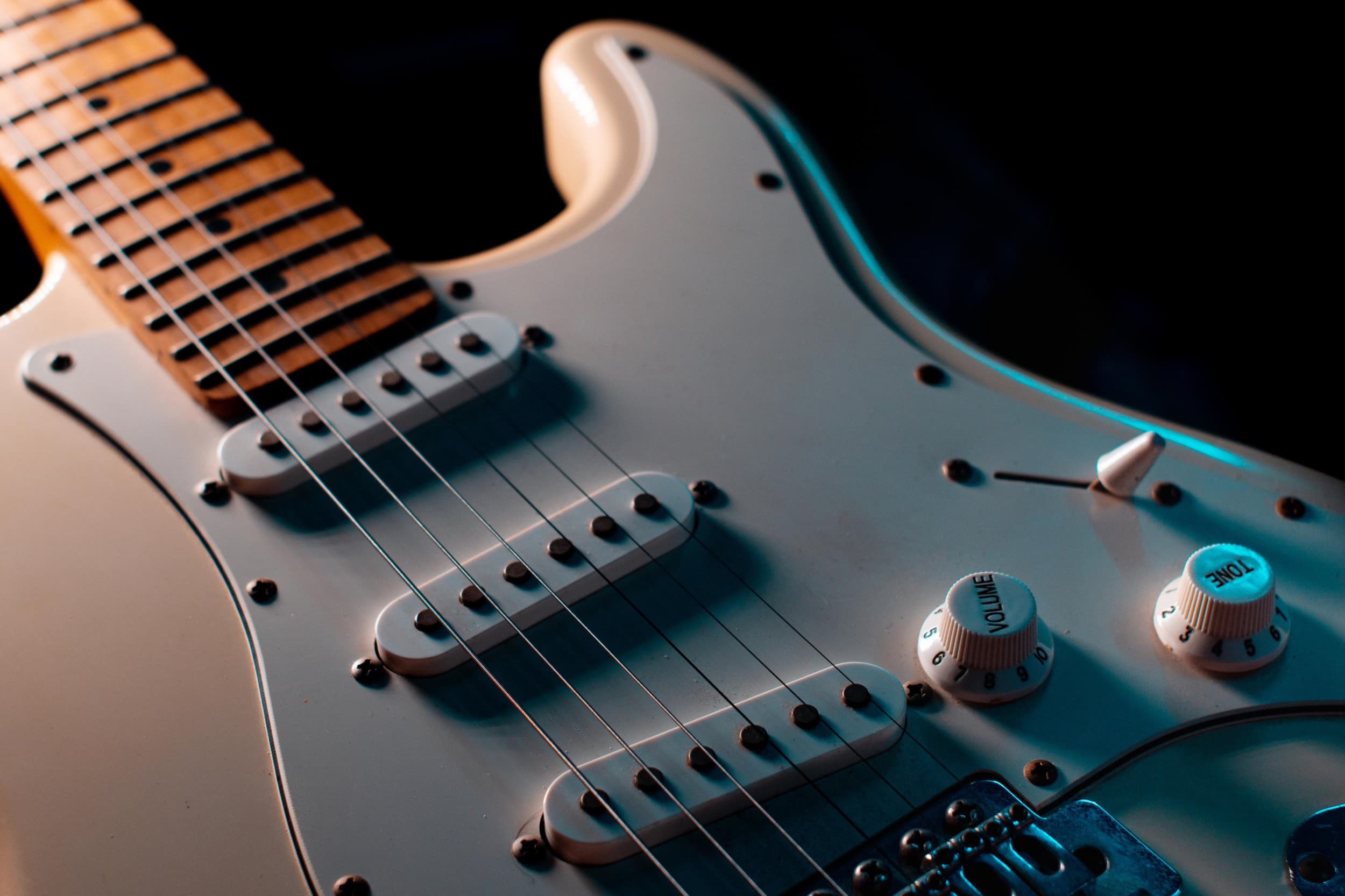 Elektrinės gitaros pamokos (8 kartai)