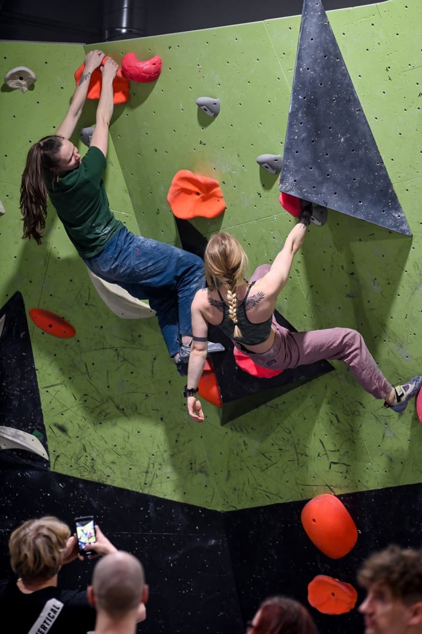 Naujoko apsilankymas laipiojimo erdvėje „Boulder House“