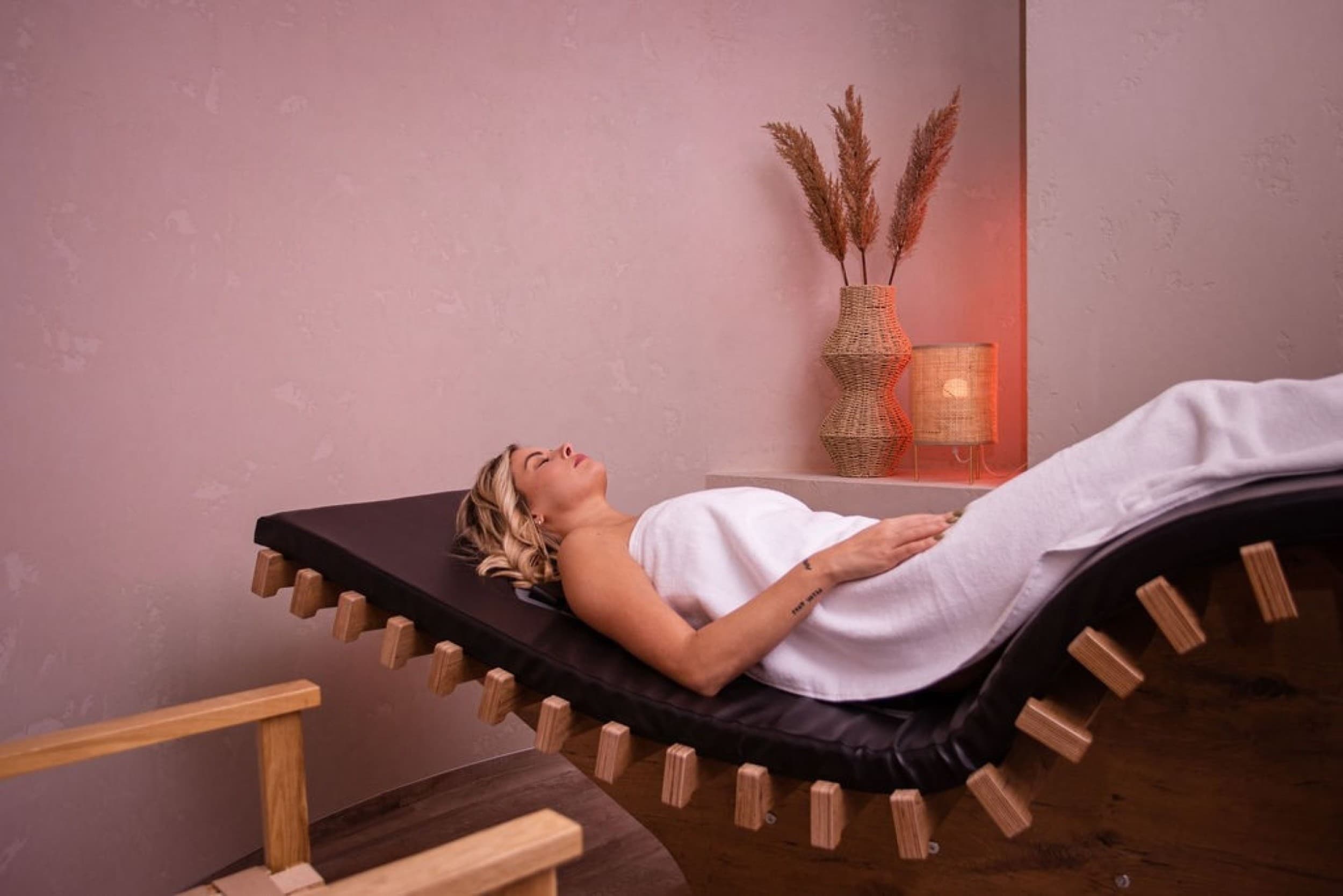 Poilsis SPA „Aušra“ baseino ir pirčių erdvėje su „Stimawell“ nugaros masažu | Laisvalaikio Dovanos