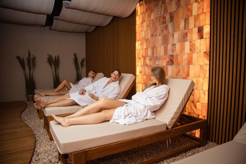 Poilsis baseino ir pirčių erdvėje SPA „Aušra“ su masažu DVIEM