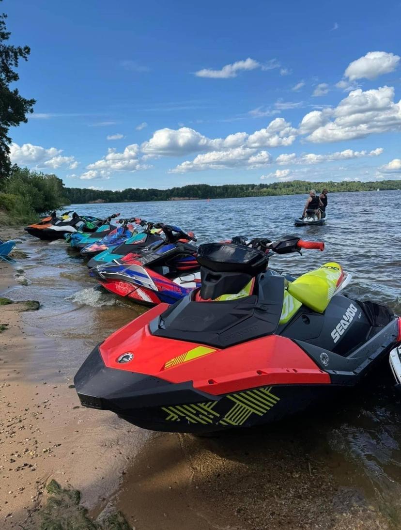 Pasiplaukiojimas „SPARK TRIXX“ čipuotu vandens motociklu (15 min.)