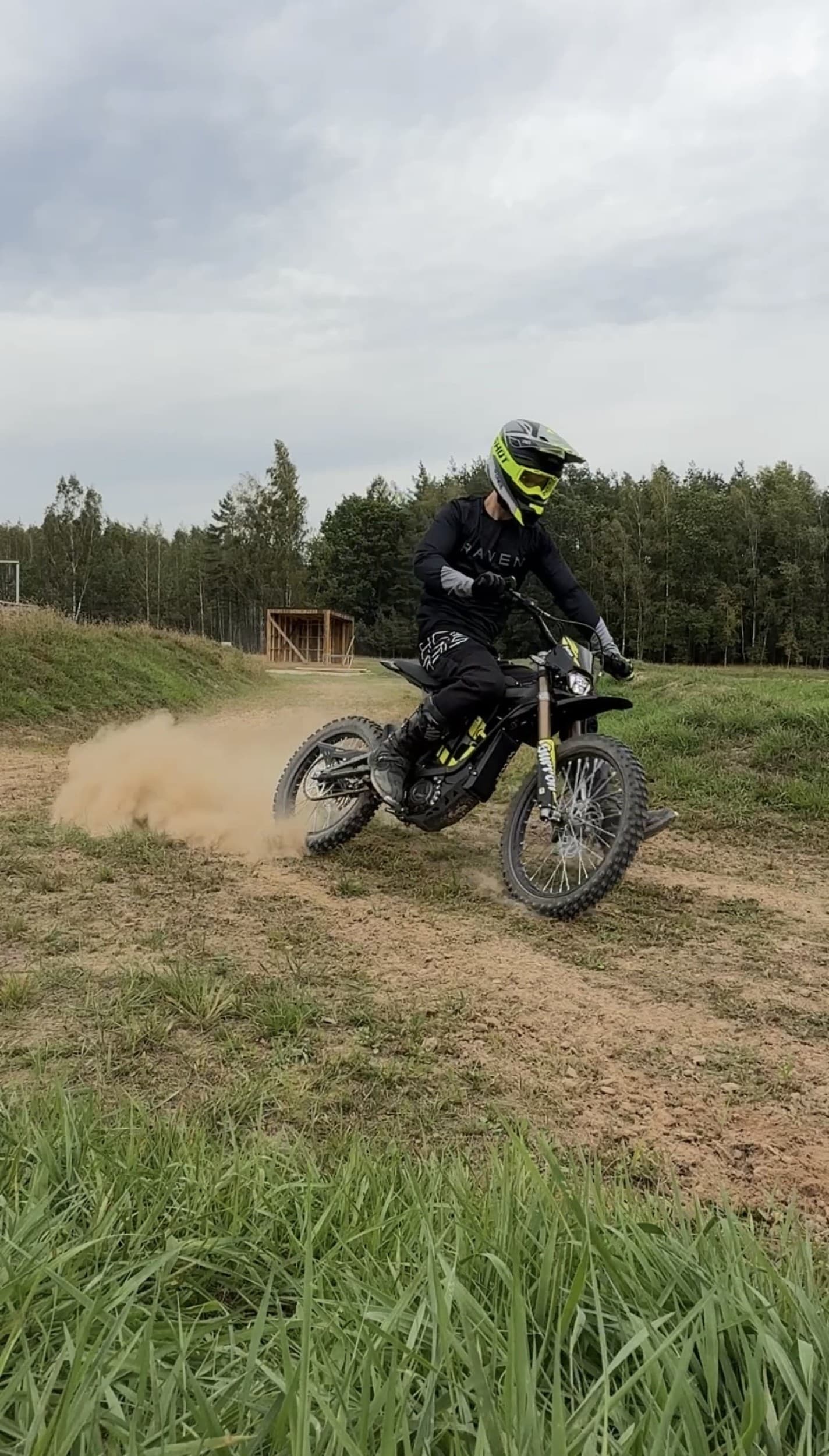Pasivažinėjimas elektriniais motociklais su instruktoriumi (20 min.) | Laisvalaikio Dovanos