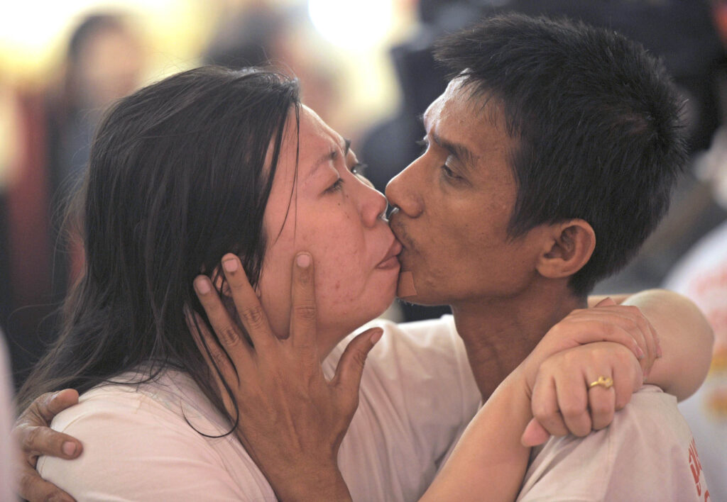 THAILAND-SOCIETY-VALENTINE-KISS