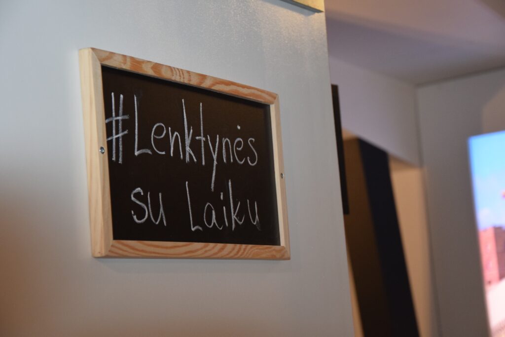 Lenktynes su laiku